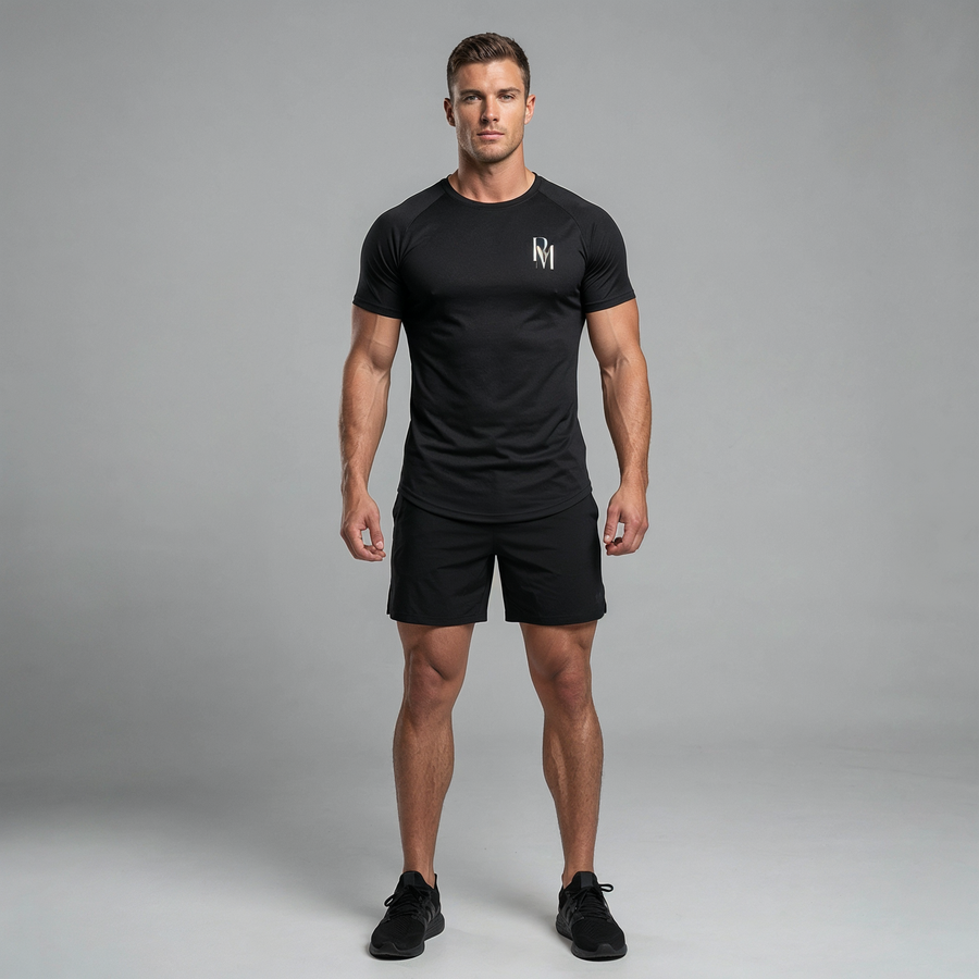 Mann trägt das V-Shaper Athletic Fit Trainingsshirt in Schwarz, Vorderansicht