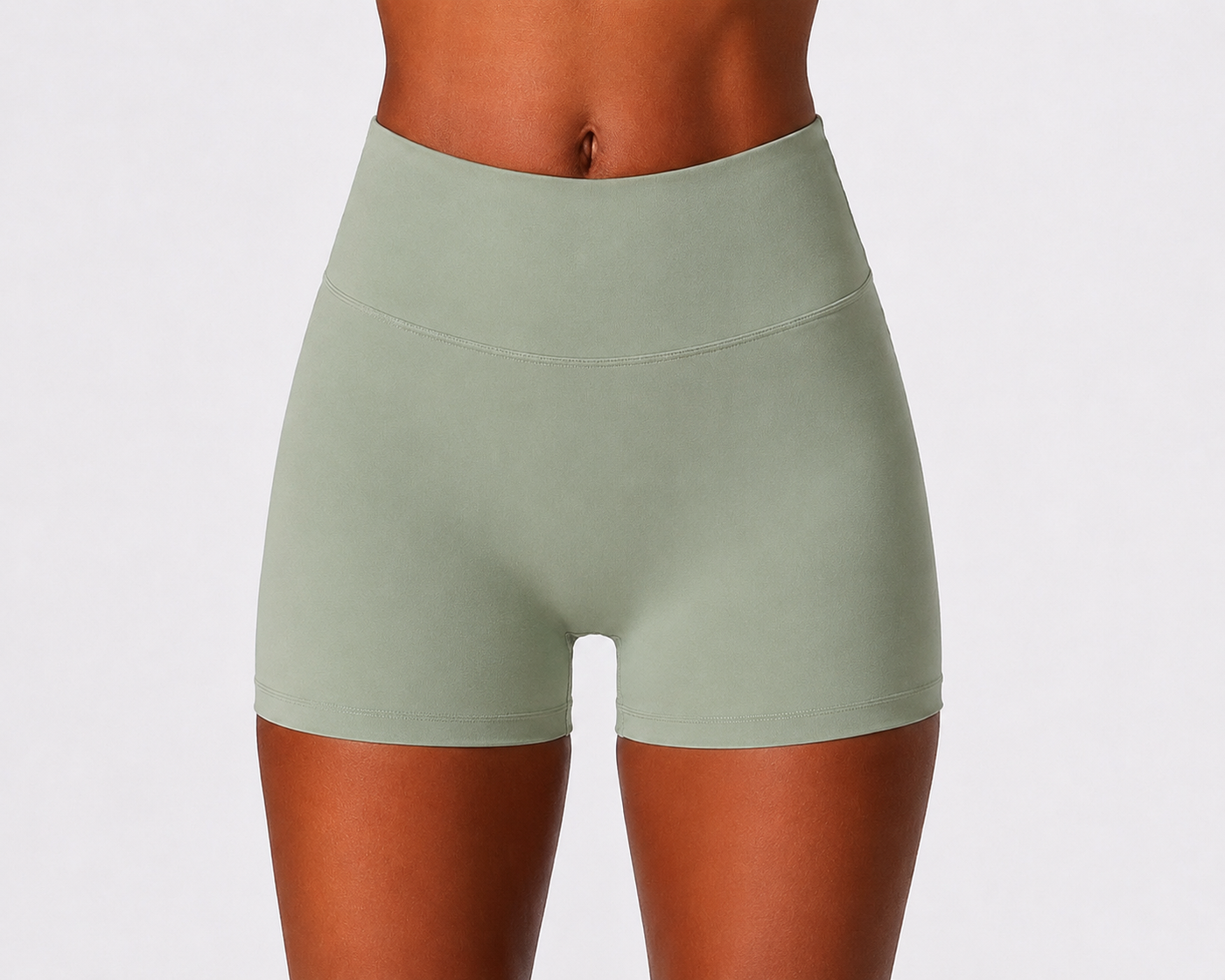 SculptHer Short in Sage Green, Vorderansicht mit breitem Bund